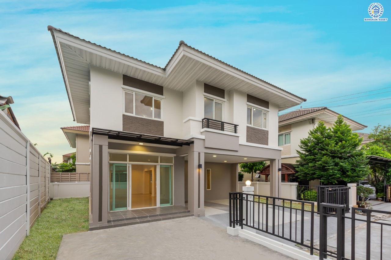 บ้านมือสองตกแต่งใหม่ ม.เดอะแพลนท์ วัชรพล หลังมุม เนื้อที่ 54 ตร.ว. ฟังก์ชัน 3 ห้องนอน 3 ห้องน้ำ จอดรถได้ 2 คัน Facilities ครบครัน บนทำเลเชื่อมต่อหลายเส้นทาง ถ.รามอินทรา ถ.สายไหม และ ถ.พหลโยธิน ใกล้สนามบินดอนเมือง ทางด่วน "รามอินทรา" และรถไฟฟ้าสายสีเขียว "สถานีคูคต"